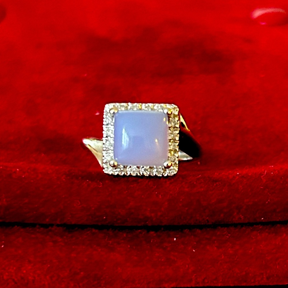 14k white gold rare chalcedony diamond ring. Size 5